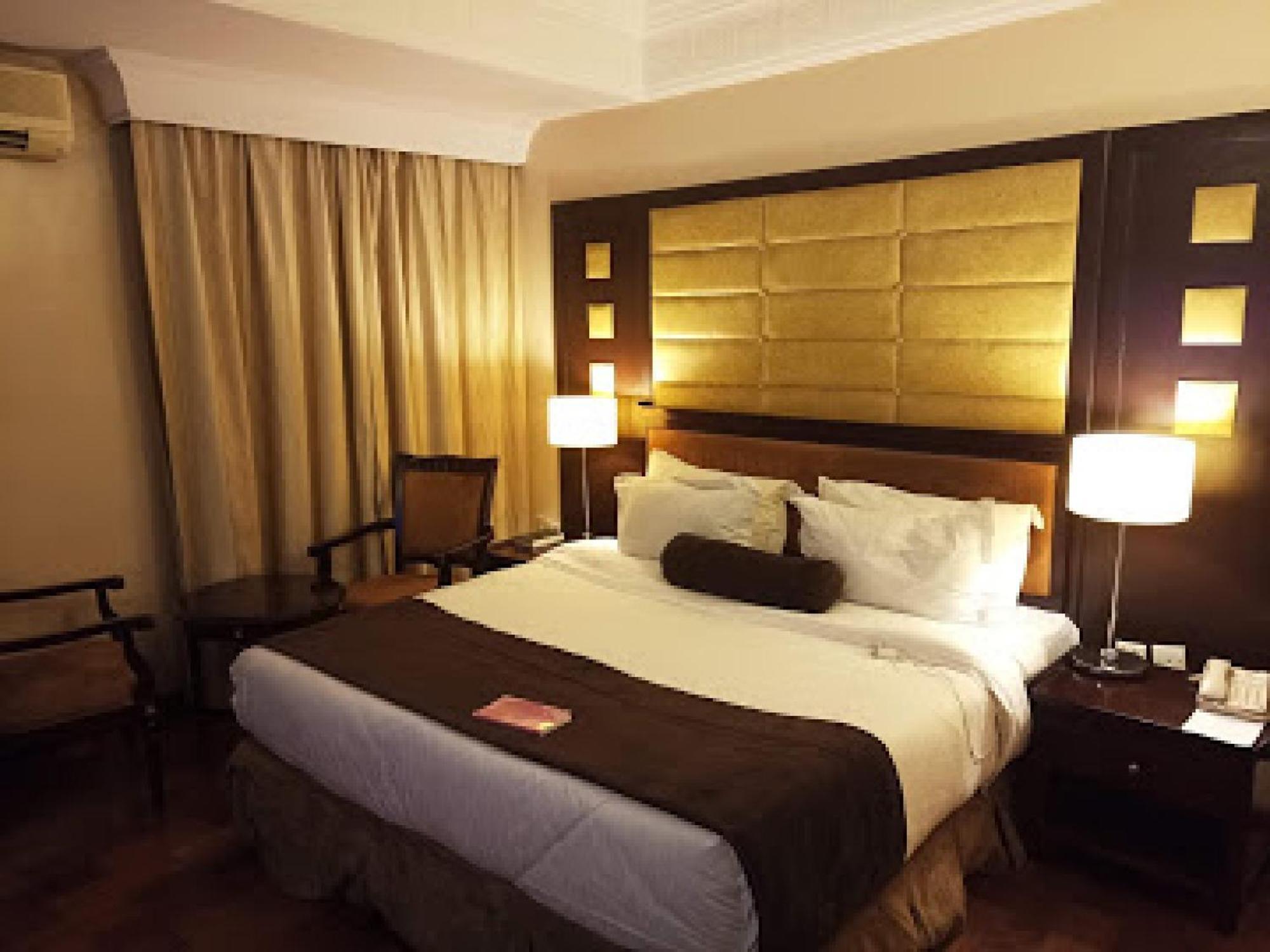 Room In Lodge - Owu Crown Hotel, 伊巴丹 外观 照片